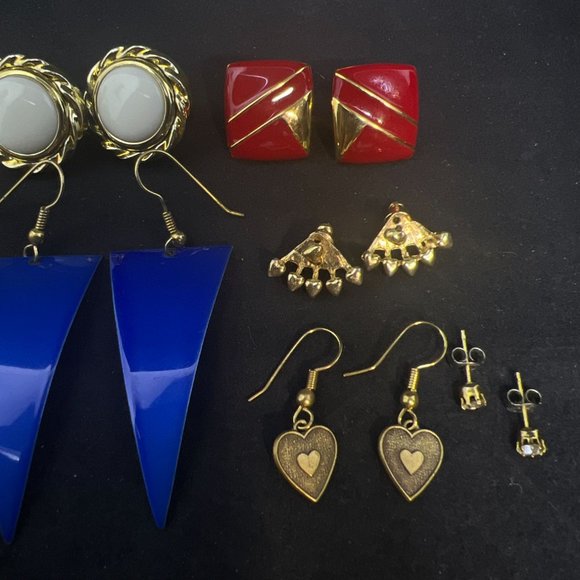 Lot of 10 Gold Tone Pierced Earrings (4168) - Picture 3 of 4